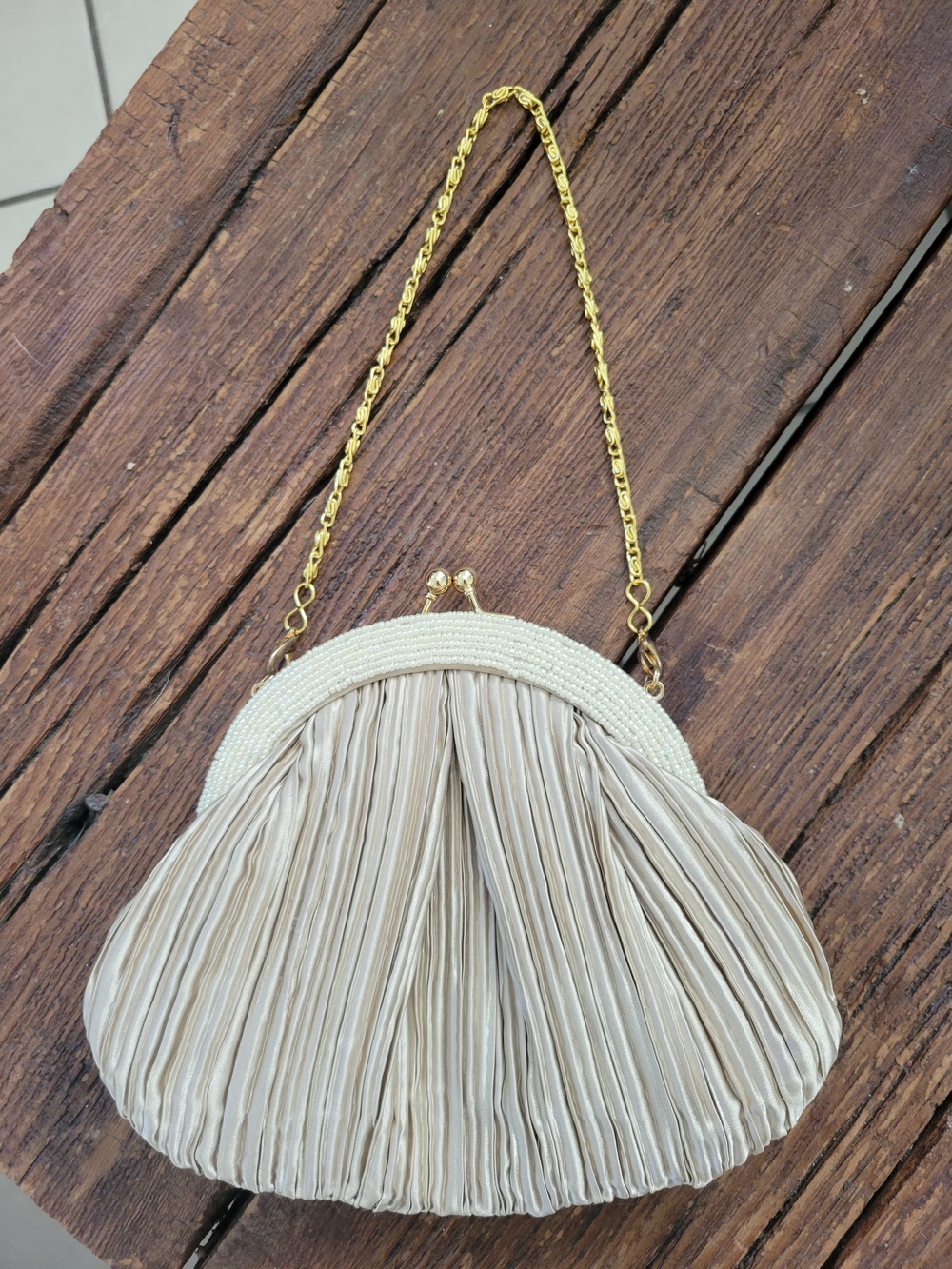 Carlo Fellini Elegant Cream Pleated Evening Bag with Gold Chain